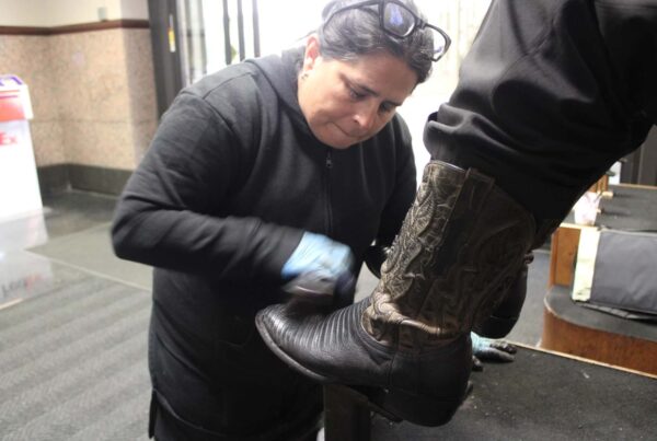 From cowboys to lawyers, shoeshine woman continues old-fashioned trade at Bexar County Courthouse